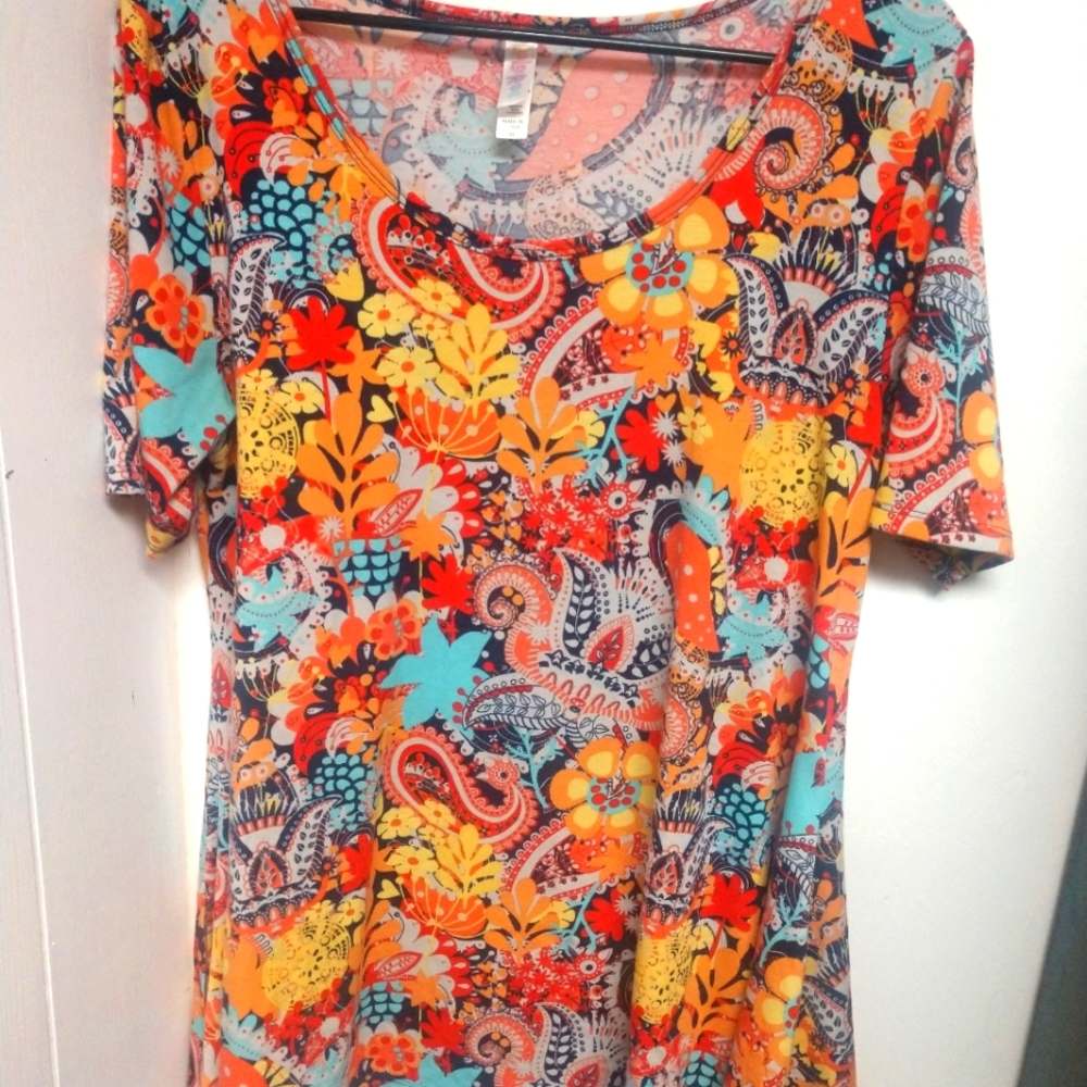 M Lularoe Perfect Tee